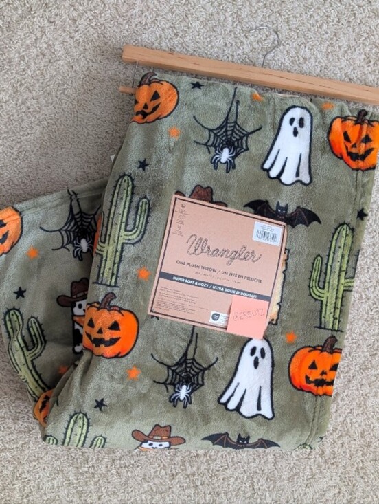 Wrangler Other - Wrangler Western Halloween Icon Oversized Halloween Plush Throw🕷